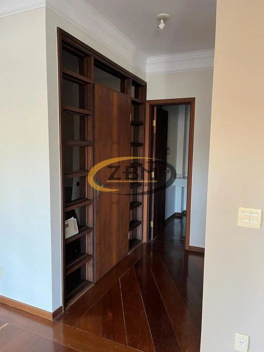 Apartamento a venda, 04 quartos (01 suíte), Sacadas, 214 m² útil, 02 vagas de garagem, Centro, Lond