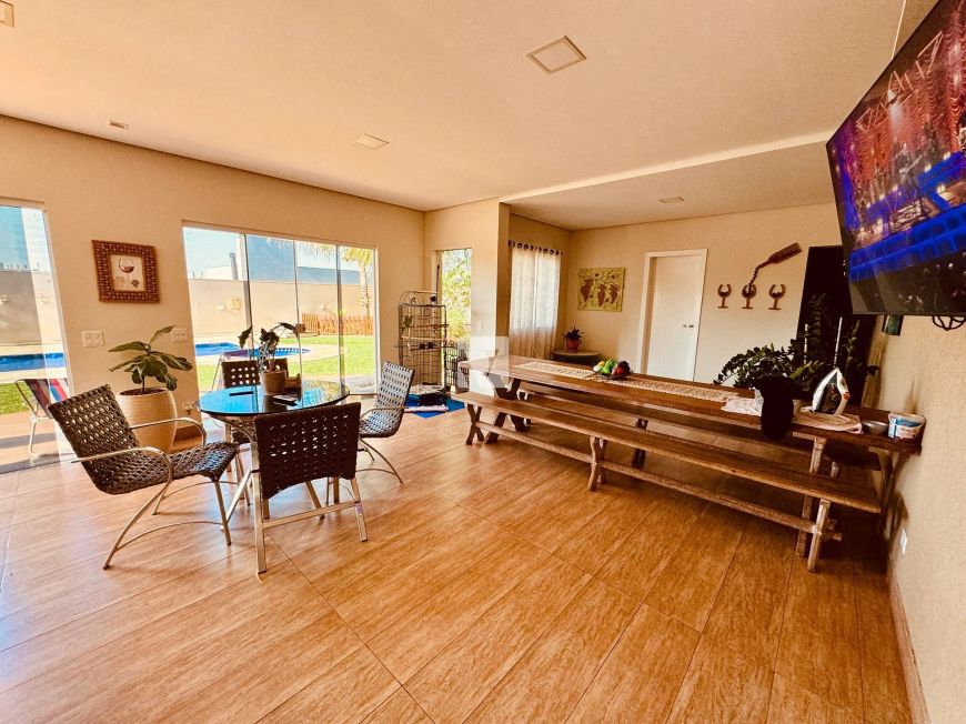 Casa de Alto Padrão com 400 m2 à venda no Sun Lake