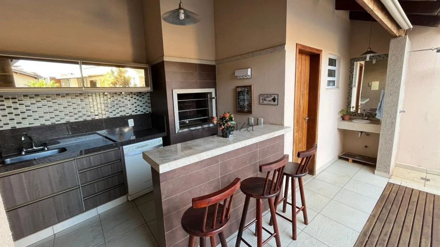 Casa em Condomínio com 1 suíte à Venda - 265m²
