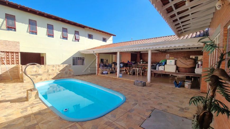Sobrado disponível para venda no Jardim Califórnia em Londrina