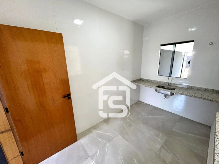 VENDO - Casa com 3 dormitórios sendo 1 suíte - Pequena Londres