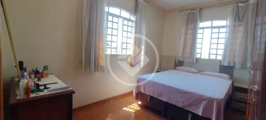 EXUBERANTE SOBRADO COM SALA COMERCIAL codigo: 110505