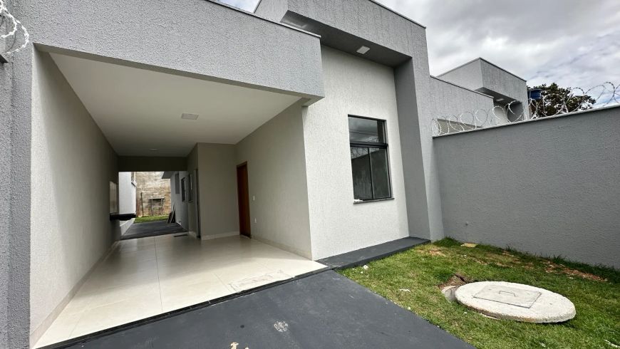Aconchego e Modernidade: Descubra Sua Casa de 2 Quartos, 90 metros, pé direito duplo e muito espaço
