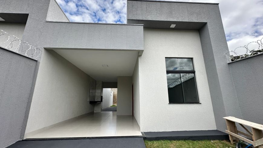 Aconchego e Modernidade: Descubra Sua Casa de 2 Quartos, 90 metros, pé direito duplo e muito espaço