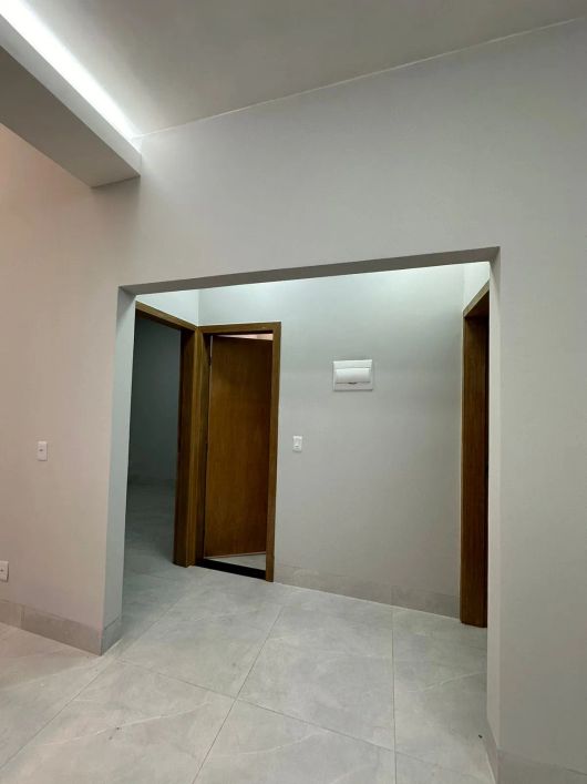 Linda casa 3/4 suite Setor conde dos arcos