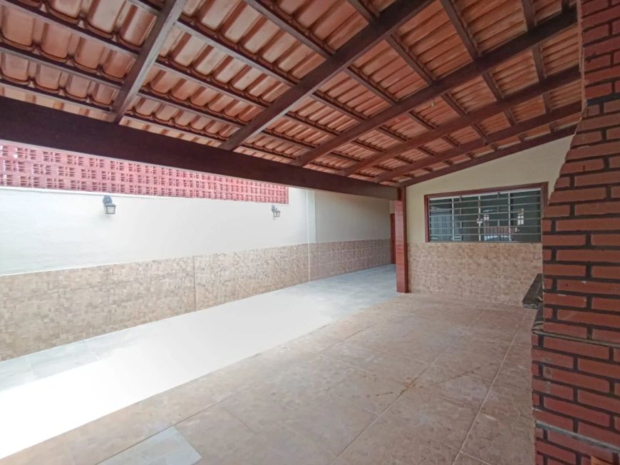 Térrea para venda tem 120 metros quadrados com 3 quartos