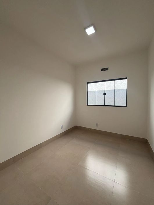 Casa 3 quartos sendo 1 suíte no Setor Parque Itatiaia