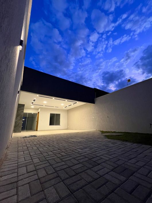Linda casa com 3 quartos e acabamento de primeira no Jardim Tropical, Aparecida de Goiânia