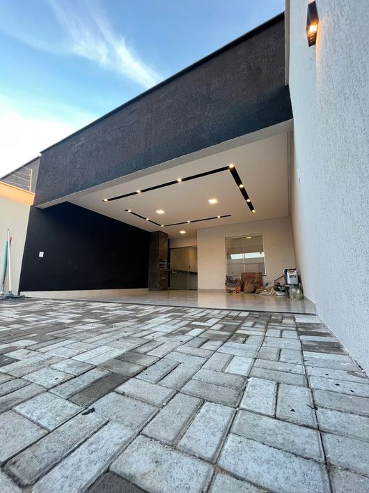 Linda casa com 3 quartos e acabamento de primeira no Jardim Tropical, Aparecida de Goiânia