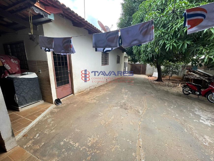 Casa em lote de esquina - Setor Santo André