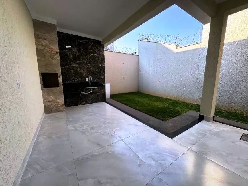 Casa com três quartos, pronta para morar no Jardim dos Girassóis, Aparecida de Goiânia - GO