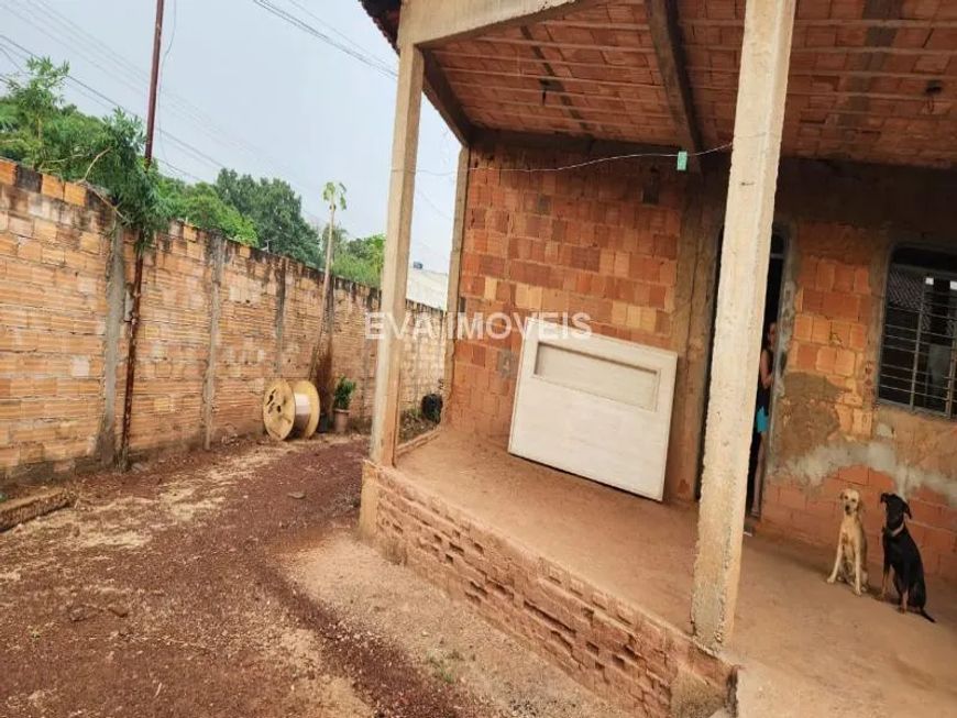 Casa inacabada com 3 quartos sendo 1 suíte