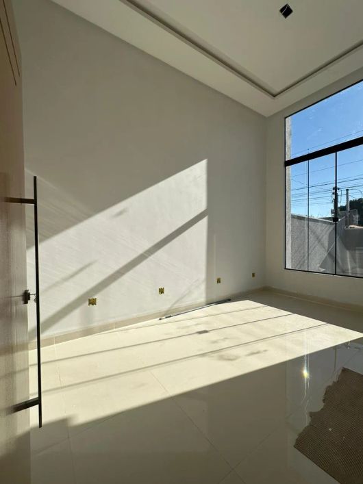 Casa a venda tem 116 m², 190m² terreno, com 2 quartos, Colonial Sul, Aparecida de Goiânia