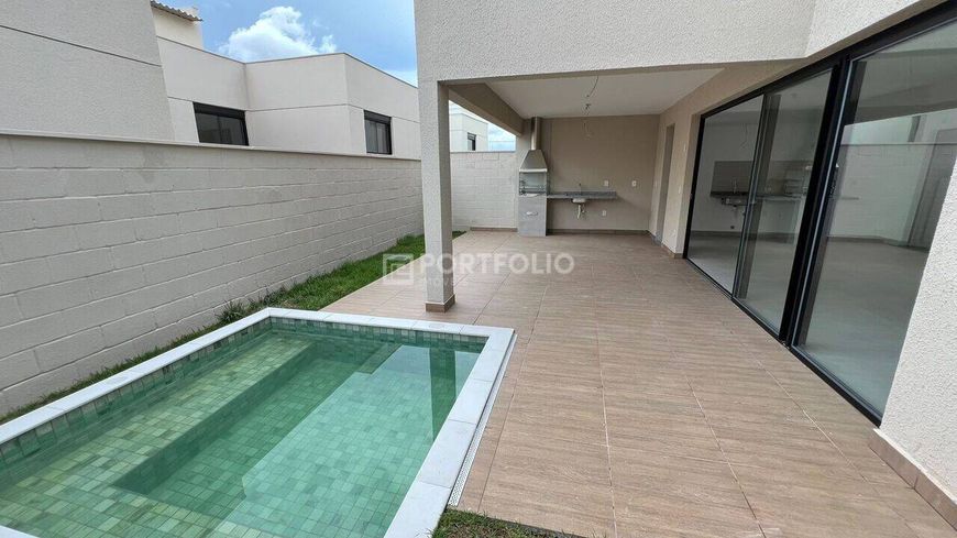 Sobrado no Jardins Marselha para venda com 181 metros quadrados com 4 quartos