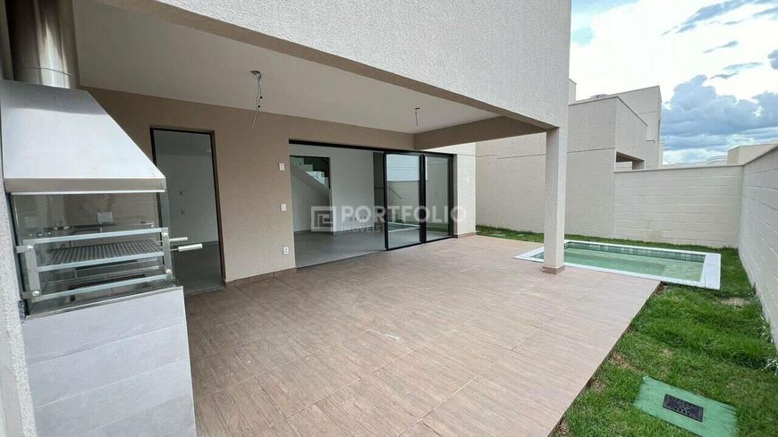 Sobrado no Jardins Marselha para venda com 181 metros quadrados com 4 quartos
