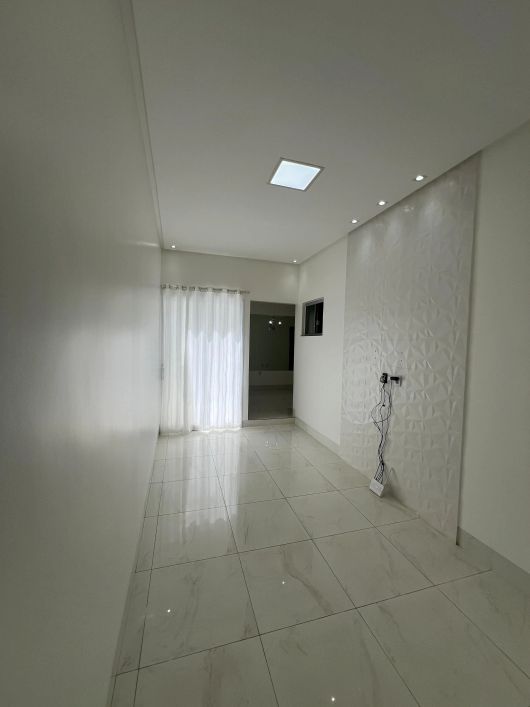 Lindo imóvel, excelente localização, var. gourmet, 2 quartos (um suíte), coz. completa em armários.