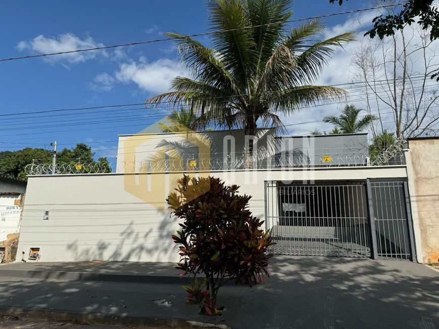 Casa no Santa Luzia recém reformada