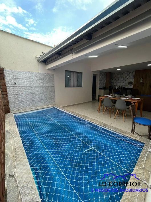 Sobrado com Piscina privativa: Casa em Condomínio à Venda em Aparecida de Goiânia-GO, 3 Quartos, 1 S