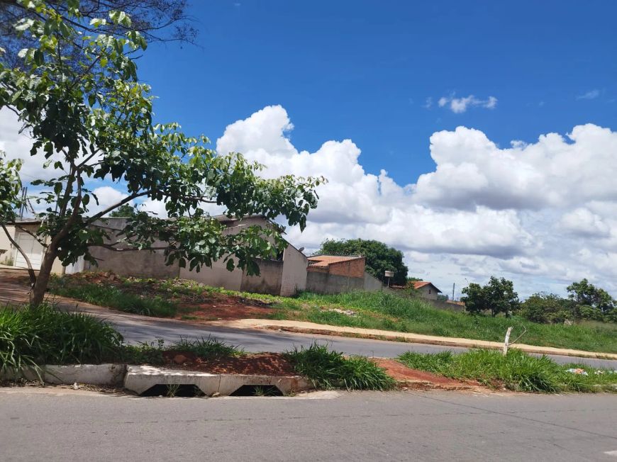 Imóvel para venda tem 425 metros quadrados em Jardim Maranata - Aparecida de Goiânia - GO