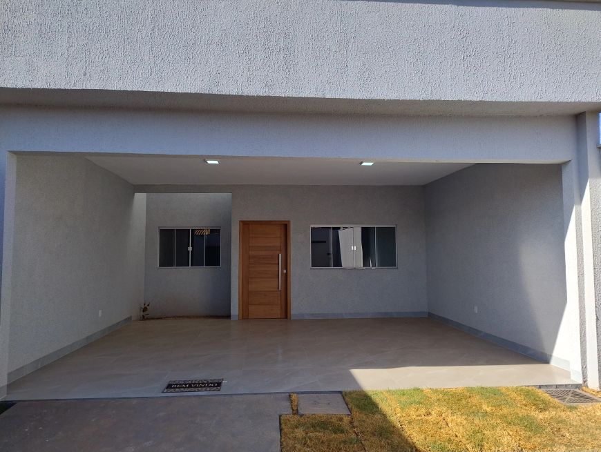 Residencial Casa de Rua com 3 Quarto(s) e 2 banheiro(s) à Venda, 136 por R$ 350.000 no setor Setor R