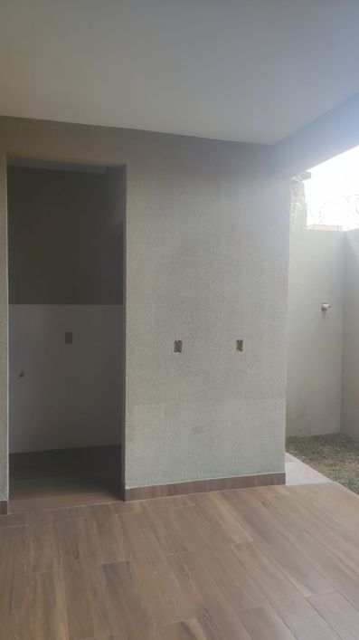 Casa para venda tem 108 metros quadrados com 3 quartos