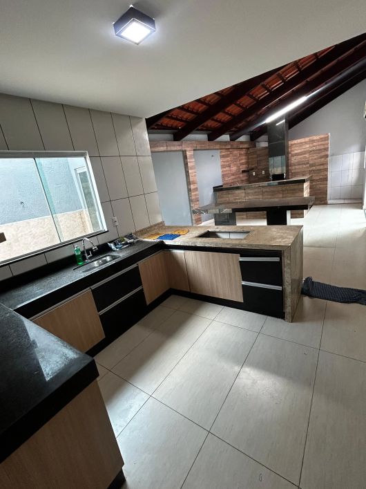 Sobrado 4Q sendo 2 suites uma com closet e varanda. Abaixo do valor de mercado