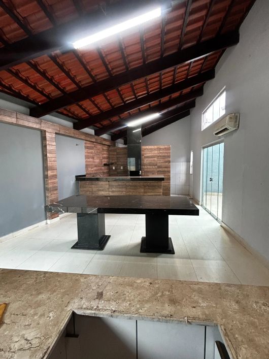 Sobrado 4Q sendo 2 suites uma com closet e varanda. Abaixo do valor de mercado