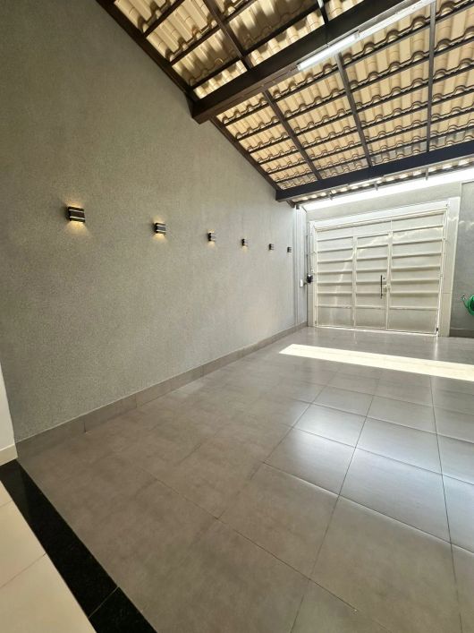 Casa Casa de Rua com 2 Quarto(s) e 3 banheiro(s) à Venda, 107 por R$ 450.000 no setor Parque Hayala