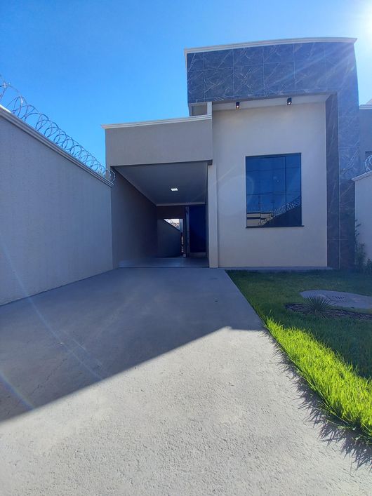 Casa a venda venda possui 124 m², 195m² de terreno, com 3 quartos, 1 suíte, Morada dos Pássaros