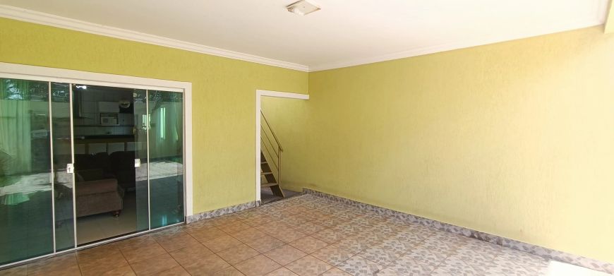 Vendo Casa 4 Quartos e Barracão no Bairro Cardoso Casa de Rua com 3 Quarto(s) e 3 banheiro(s) à Vend