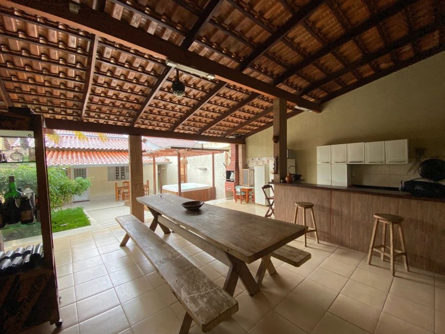 Casa 3Q com poço artesiano e usina de energia c/ 12 placas