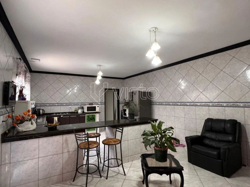 Casa à venda 3 Quartos/1 Suíte, 4 banheiros, 5 vagas, 242m² por R$ 650.000,00