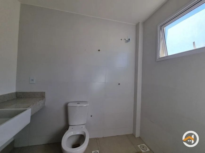 SOBRADO DE 3 QUARTOS CONDOMÍNIO FECHADO
