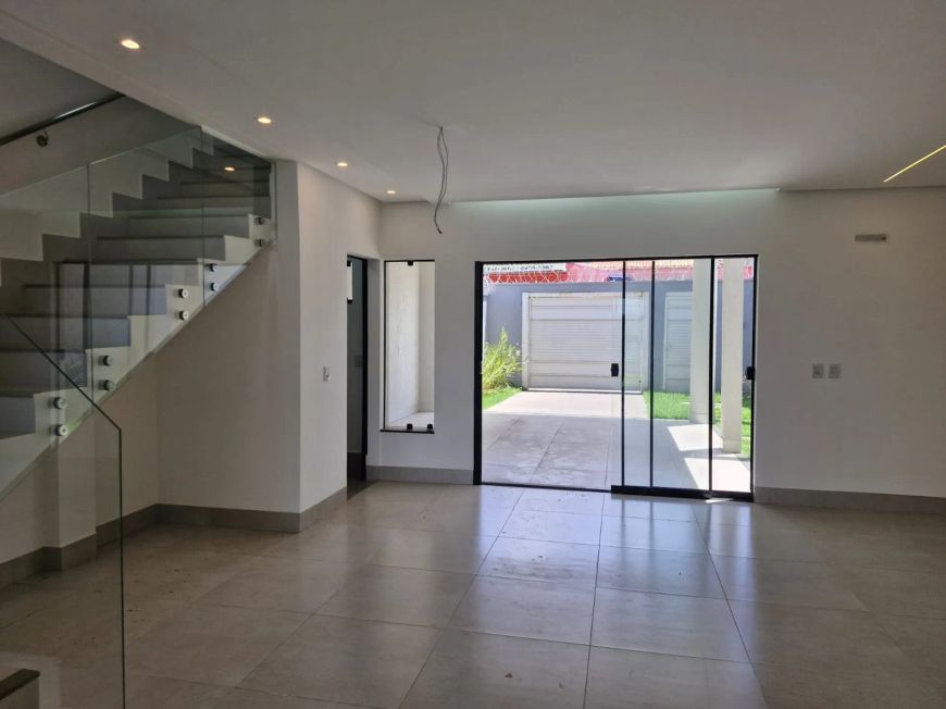 Sobrado Exclusivo com Alto Padrão em Acabamentos –Jardim Maria Inês - Excelente Localização