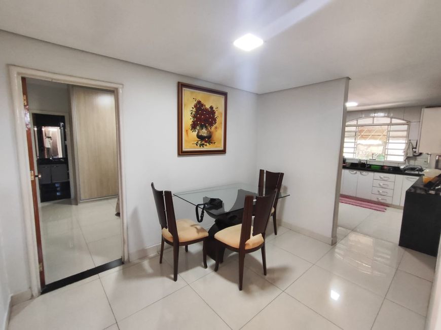 Casa 03 quartos 180 mts lote 570 mts Vila Oliveira - Aparecida de Goiânia - GO
