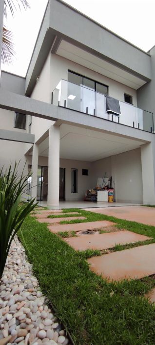 Sobrado para venda tem 127 metros quadrados com 3 quartos