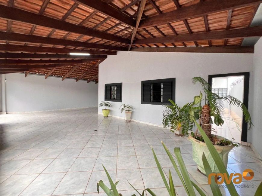 Casa de rua 3 quartos com suíte 5 vagas de garagem