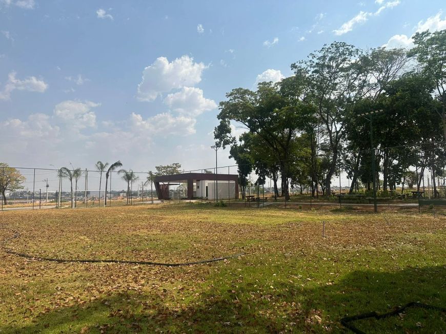 Agio Lote de esquina Cond. Aldeia do Parque 272,00m2