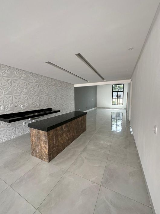Casa para venda possui 178 metros quadrados com 3 quartos