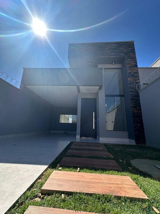 LINDA CASA NO BAIRRO CARDOSO.