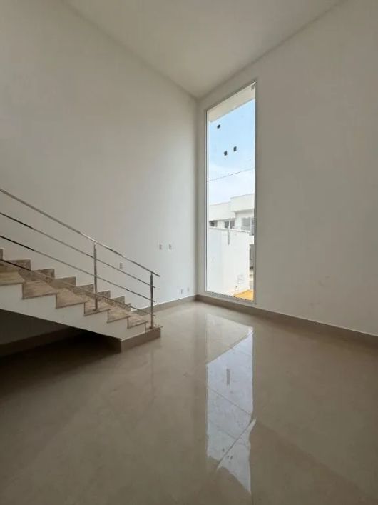 Sobrado de 179,60 m² com 03 suítes à venda por R$ 1.050.000 no Sítios Santa Luzia - Aparecida de Goi