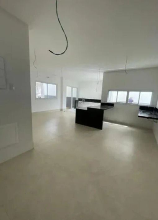 Sobrado no Condomínio Veredas da Alvorada, 4 suítes, 215 m², com área de lazer em excelente localiza