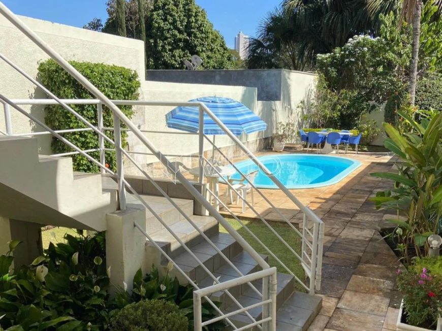 Sobrado à venda 3 quartos, 3 banheiros, 4 vagas, 187 m² por R$ 975.000,00
