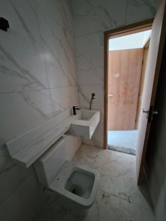 Casa Térrea, 3 Suítes - Jd. Helvécia Casa de Rua com 3 Quarto(s) e 4 banheiro(s) à Venda, 155 por R$
