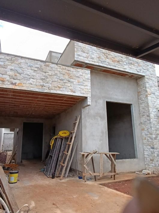Casa na Vila Santos Dumont em aparecida de Goiânia Casa de Rua com 3 Quarto(s) e 4 banheiro(s) à Ven