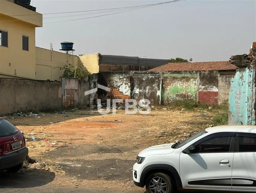 Lote de 402,78m², na Avenida Indepedência Aparecida de Goiânia.