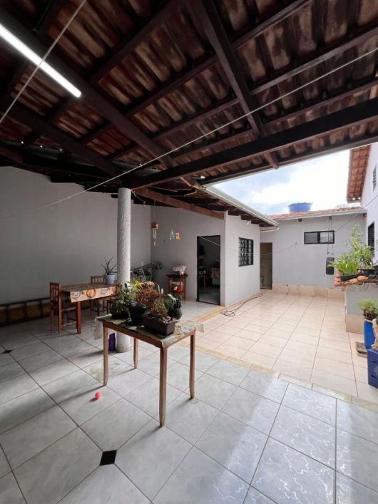 Imóvel para venda com 242 metros quadrados com 3 quartosCasa de 3 Quartos à Venda no Cidade Satélite