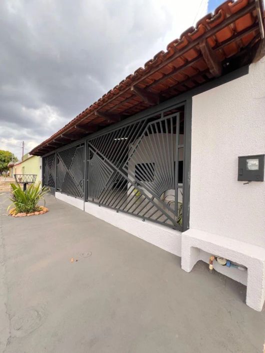 Imóvel para venda com 242 metros quadrados com 3 quartosCasa de 3 Quartos à Venda no Cidade Satélite