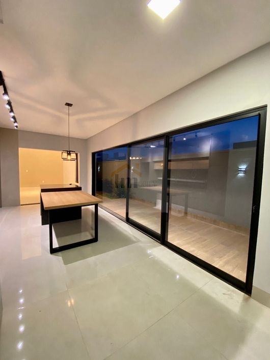Casa Alto Padrão CONDOMINIO FECHADO em Goiânia