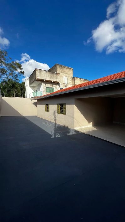 Casa lote inteiro Conj. Santa Fé prox. Buriti shopping